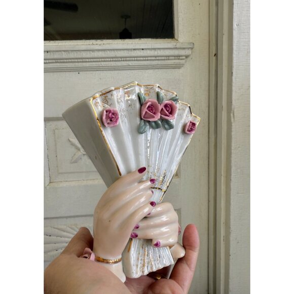 Vintage 50's Lefton Porcelain Hands Holding Fan Vase Roses Cottage Core - Picture 7 of 10